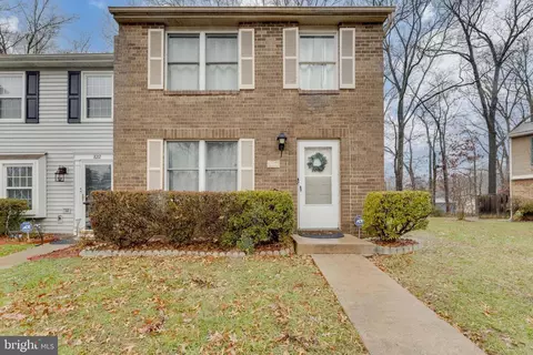 8210 Claremont Woods Dr, Alexandria, VA 22309