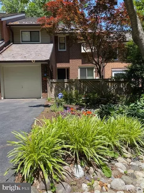 11068 Thrush Ridge Rd, Reston, VA 20191 photo 2