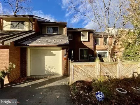 11068 Thrush Ridge Rd, Reston, VA 20191