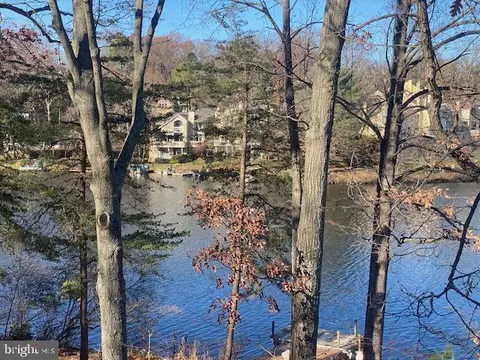 11068 Thrush Ridge Rd, Reston, VA 20191 photo 4