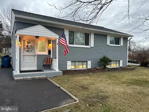 5710 Ash Dr, Springfield, VA 22150 photo 2