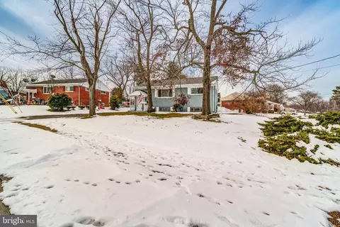 5710 Ash Dr, Springfield, VA 22150 photo 4