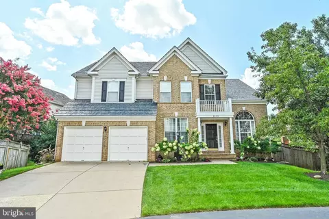 8153 Stream Side Ct, Vienna, VA 22182