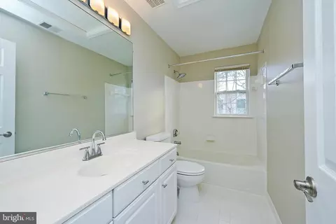 Bath - 8153 Stream Side Ct, Vienna, VA 22182 photo 8 of 9
