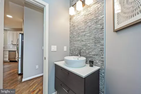 Bath - 8153 Stream Side Ct, Vienna, VA 22182 photo 1 of 9