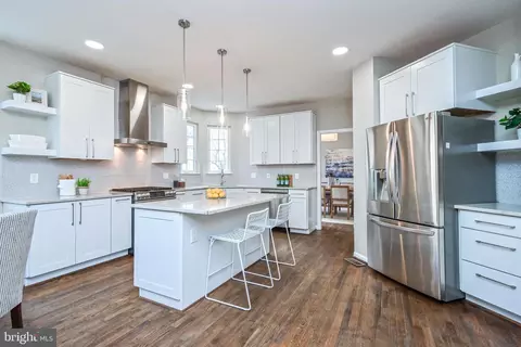 Kitchen - 8153 Stream Side Ct, Vienna, VA 22182 photo 1 of 5