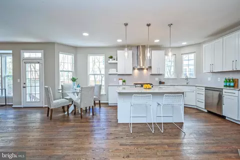 Kitchen - 8153 Stream Side Ct, Vienna, VA 22182 photo 5 of 5