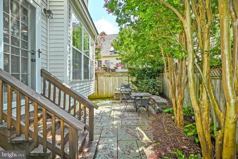 Exterior - 8153 Stream Side Ct, Vienna, VA 22182 photo 3 of 4
