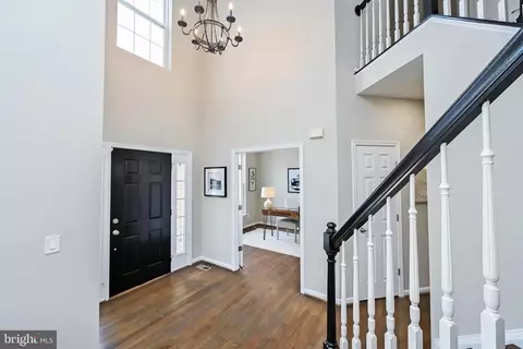 Entry Way - 8153 Stream Side Ct, Vienna, VA 22182 photo 2 of 4