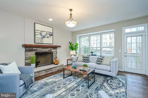Living - 8153 Stream Side Ct, Vienna, VA 22182 photo 6 of 8