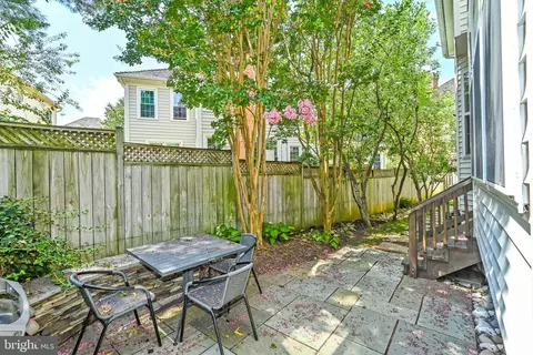 Exterior - 8153 Stream Side Ct, Vienna, VA 22182 photo 2 of 4