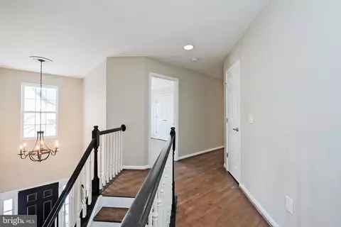 Entry Way - 8153 Stream Side Ct, Vienna, VA 22182 photo 3 of 4