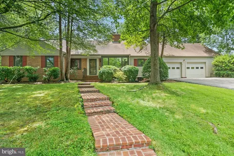 2105 Wakefield St, Alexandria, VA 22308