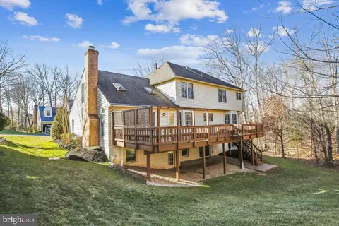 Exterior - 7816 Valleyfield Dr, Springfield, VA 22153 photo 13 of 15