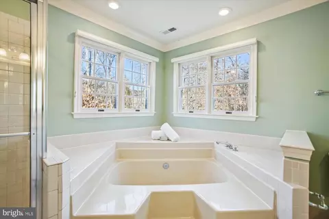 Bath - 7816 Valleyfield Dr, Springfield, VA 22153 photo 4 of 6