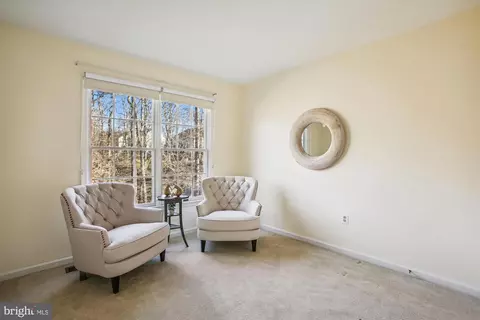 Living - 7816 Valleyfield Dr, Springfield, VA 22153 photo 8 of 10
