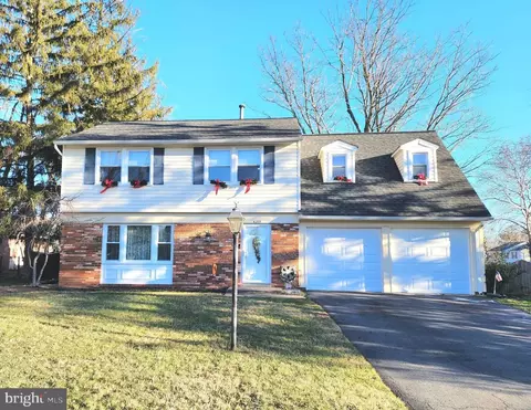 4209 Plaza Ln, Fairfax, VA 22033