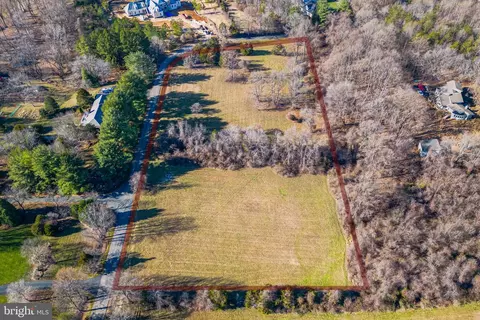 10600 Milkweed Dr, Great Falls, VA 22066