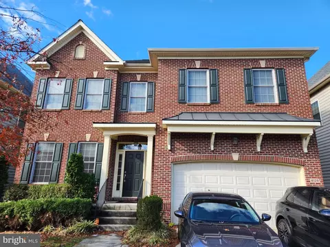 4126 Elmwood St, Chantilly, VA 20151