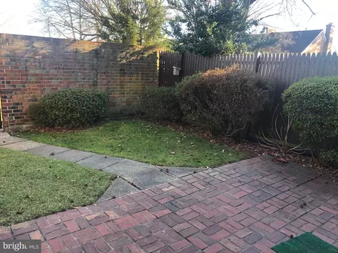 8314 Garfield Ct, Springfield, VA 22152 photo 4