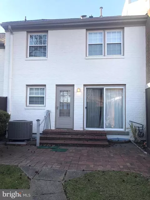 8314 Garfield Ct, Springfield, VA 22152 photo 6