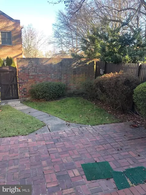 8314 Garfield Ct, Springfield, VA 22152 photo 3