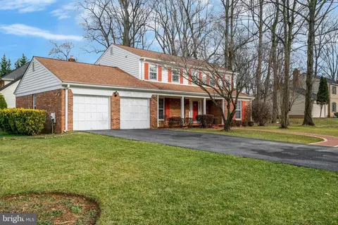 7304 Idylbrook Ct, Falls Church, VA 22043
