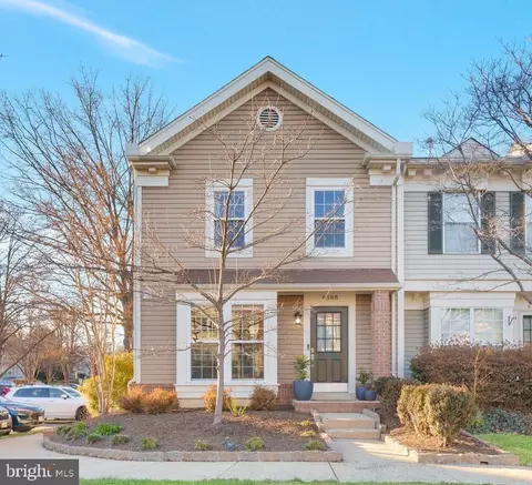 6588 Medinah Ln, Alexandria, VA 22312
