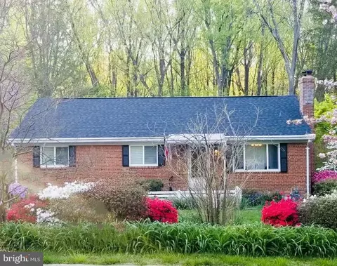 7022 Bradley Cir, Annandale, VA 22003
