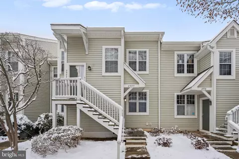 2980 Yarling Ct, Falls Church, VA 22042