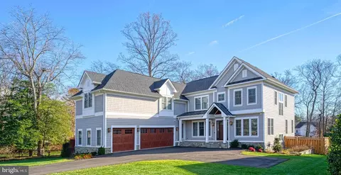 327 Owaissa Rd SE, Vienna, VA 22180