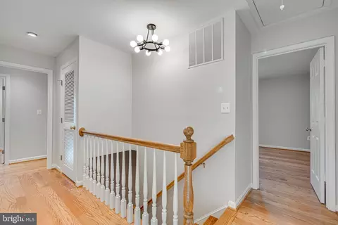 Entry Way - 6421 Linway Ter, Mclean, VA 22101 photo 4 of 5