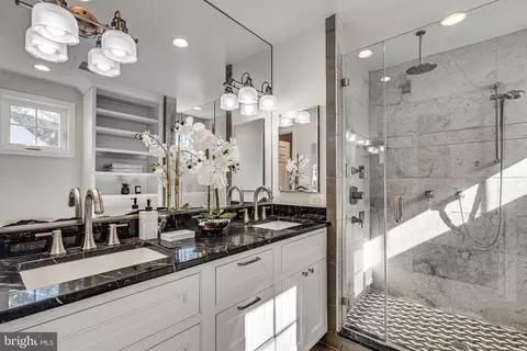 Bath - 6421 Linway Ter, Mclean, VA 22101 photo 1 of 4