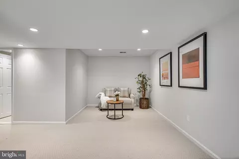 Entry Way - 6421 Linway Ter, Mclean, VA 22101 photo 5 of 5