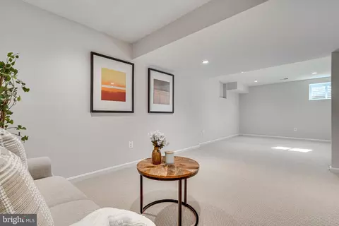 Living - 6421 Linway Ter, Mclean, VA 22101 photo 8 of 8