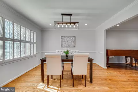 Dining - 6421 Linway Ter, Mclean, VA 22101 photo 3 of 4