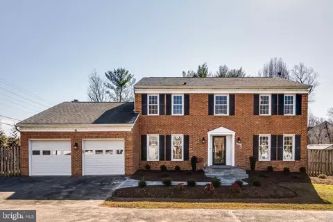 Exterior - 6421 Linway Ter, Mclean, VA 22101 photo 9 of 13