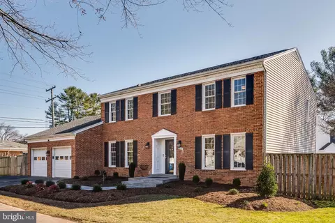 Exterior - 6421 Linway Ter, Mclean, VA 22101 photo 8 of 13
