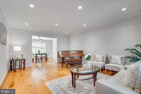 Living - 6421 Linway Ter, Mclean, VA 22101 photo 6 of 8