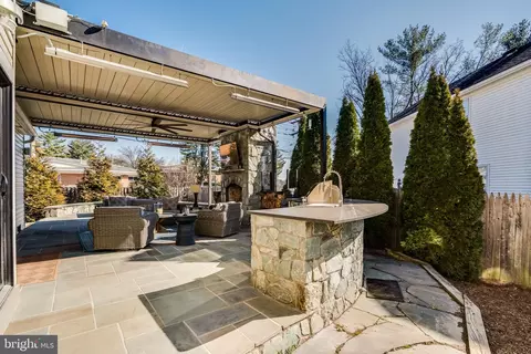 Exterior - 6421 Linway Ter, Mclean, VA 22101 photo 5 of 13