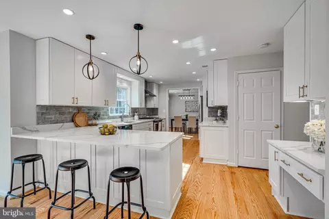 Kitchen - 6421 Linway Ter, Mclean, VA 22101 photo 3 of 7