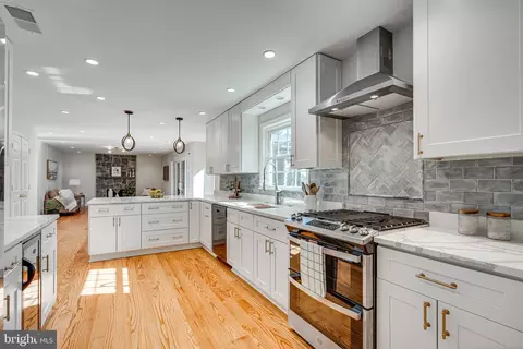 Kitchen - 6421 Linway Ter, Mclean, VA 22101 photo 1 of 7