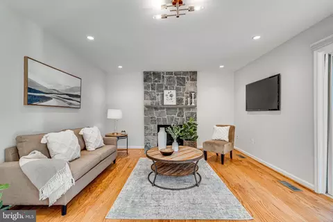 Living - 6421 Linway Ter, Mclean, VA 22101 photo 1 of 8