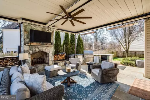 Exterior - 6421 Linway Ter, Mclean, VA 22101 photo 2 of 13