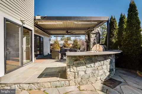 Exterior - 6421 Linway Ter, Mclean, VA 22101 photo 6 of 13