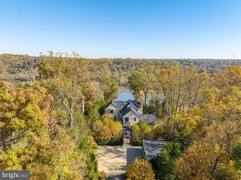 1169 Crest Ln, Mclean, VA 22101