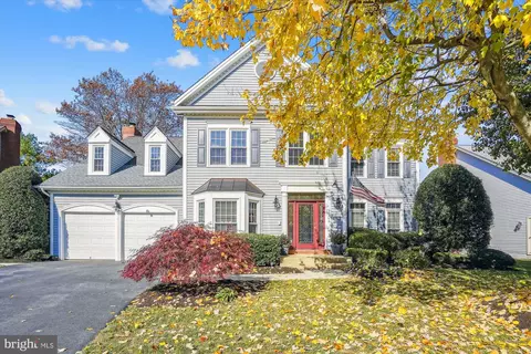13018 Henson Ct, Herndon, VA 20171