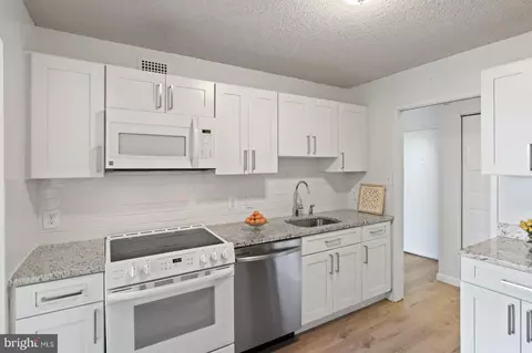 2311 Pimmit Dr #817, Falls Church, VA 22043