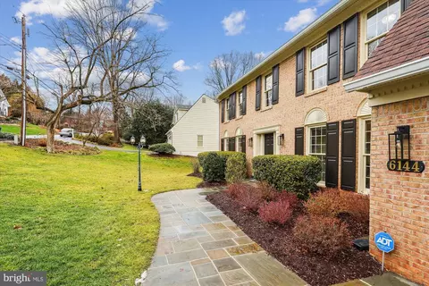 6144 Farver Rd, Mclean, VA 22101 photo 2