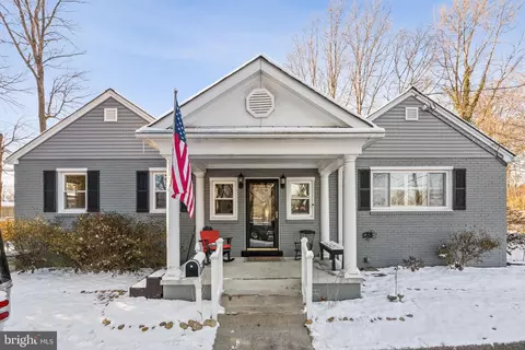 2509 Beacon Hill Rd, Alexandria, VA 22306